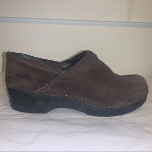 Women’s LL Bean Brown Suede Clogs